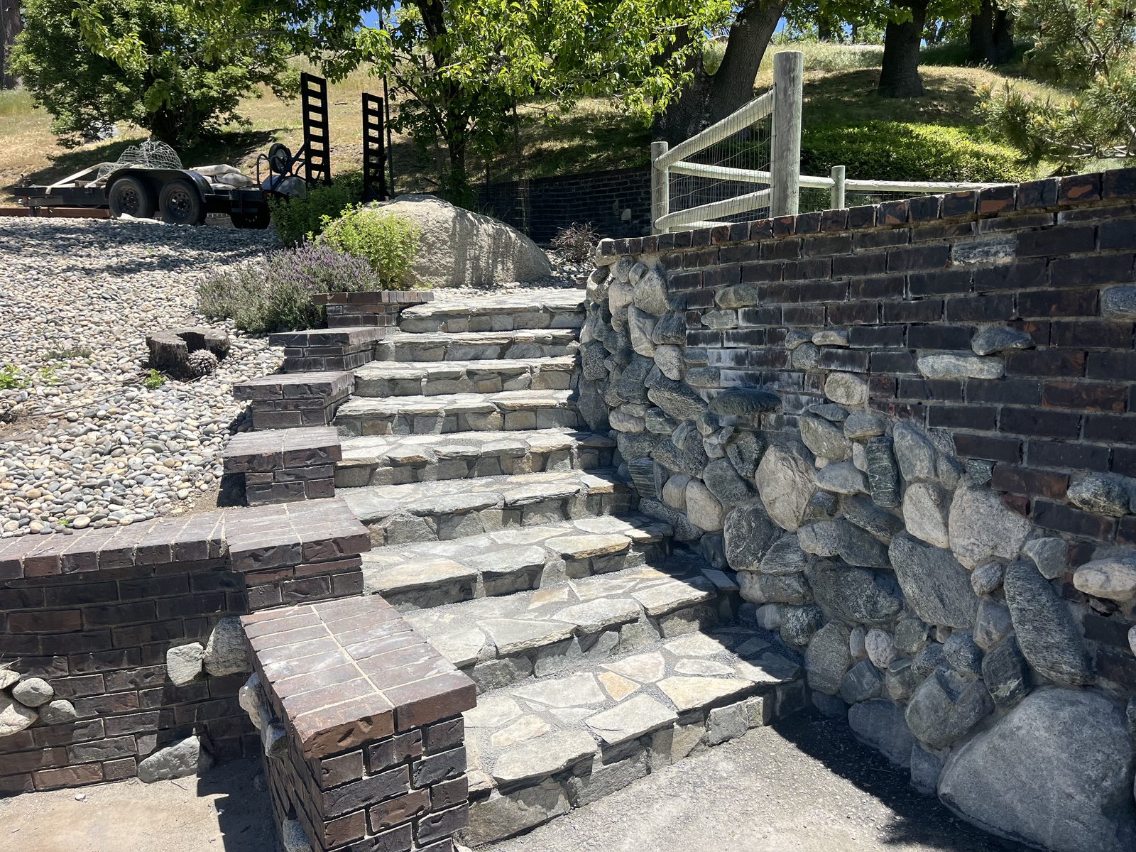 Stone retaining wall with built-in steps